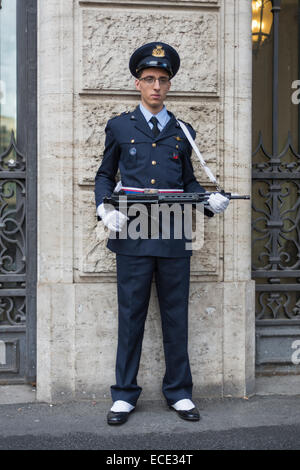 Wachablösung vor dem Palazzo Madama, italienischen Senat Rione VIII S. Eustachio, Rom, Latium, Italien Stockfoto