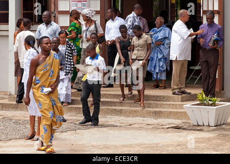 Gemeinde am Heiligen-Geist-Kathedrale, Adabraka, Accra, Ghana, Afrika Stockfoto