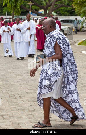 Gemeinde am Heiligen-Geist-Kathedrale, Adabraka, Accra, Ghana, Afrika Stockfoto