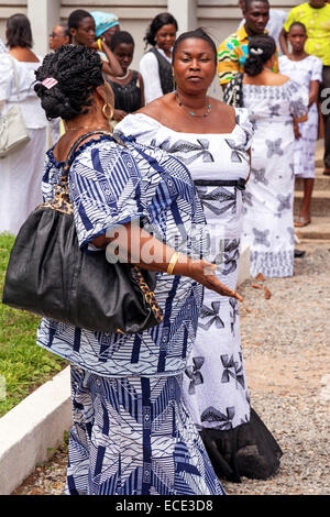 Ethnische Gemeinde am Heiligen-Geist-Kathedrale, Adabraka, Accra, Ghana Stockfoto