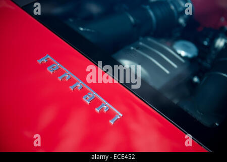 Ferrari-Chrom-Abzeichen-detail Stockfoto