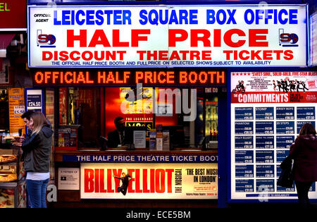 London, England, Vereinigtes Königreich. Halben Preis / Rabatt Theaterkarte Stand in in der Nähe von Leicester Square Stockfoto