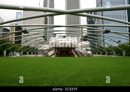 Jay Pritzker Pavilion Millenium Park Architektur Blau Buero Chicago Stadt Stadt Amerika amerikanische Aussergewoehnlich Symmetrisch K Stockfoto