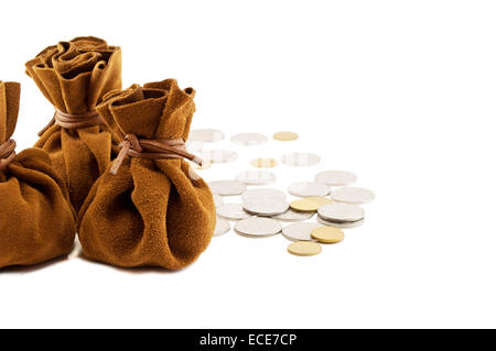 Vintage Tasche Geld mit Münzen isoliert Stockfoto