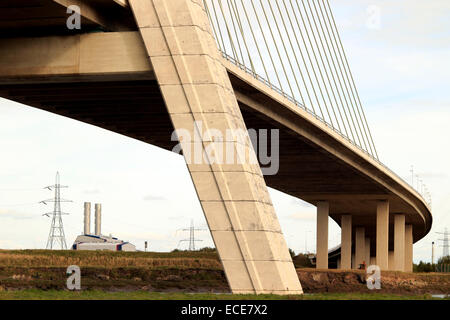 Die Flintshire Bridge, A548, überspannt die Dee Mündung und verbindet den Connah’s Quay mit dem südlichen Ende der Wirral-Halbinsel in Nordwales Stockfoto