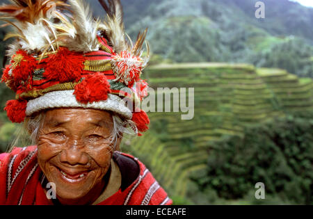 Frauen des Stammes Ifugao. Reis-Terrassen. Aussichtspunkt. Banaue. Nord-Luzon. Philippinen. Banaue (oder alternativ als B geschrieben Stockfoto