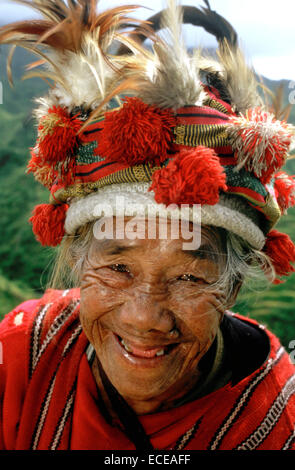 Frauen des Stammes Ifugao. Reis-Terrassen. Aussichtspunkt. Banaue. Nord-Luzon. Philippinen. Banaue (oder alternativ als B geschrieben Stockfoto