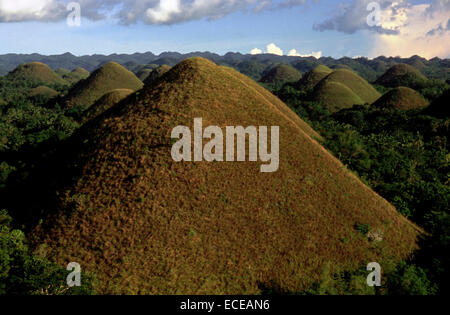 Mountains Chocolate Hills. Bohol. Die Visayas. Philippinen. Die Chocolate Hills sind eine geologische Formation in Bohol Provinz, Ph Stockfoto