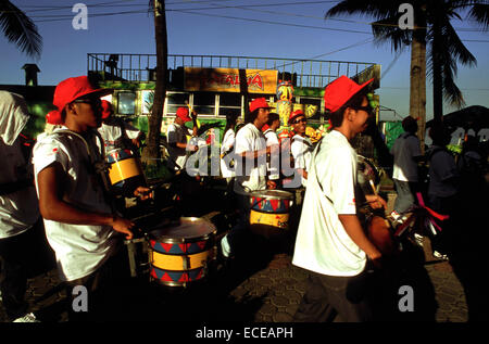 Musikalischen Truppe. Roxas Boulevard. Manila. Philippinen. Roxas Boulevard ist eine beliebte Uferpromenade in Manila auf den Philipp Stockfoto