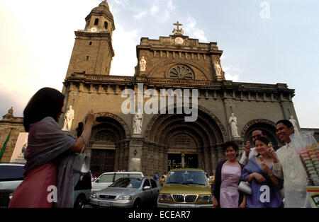 Hochzeit in der Kathedrale von Manila. Gäste. Intramuros. Manila. Philippinen. Die Manila Metropolitan Kathedrale-Basilika, informell kno Stockfoto