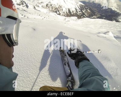 Man Downhill Powder Ski, Gastein, Salzburg, Österreich Stockfoto