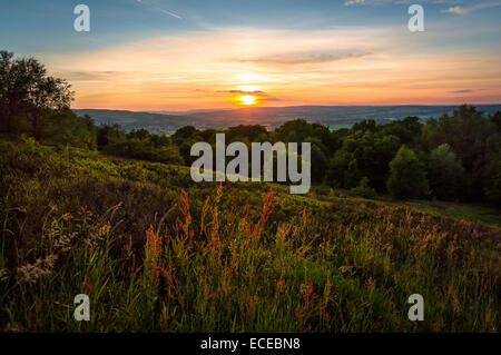 Großbritannien, England, Yorkshire, Sonnenuntergang über Otley chevin Stockfoto
