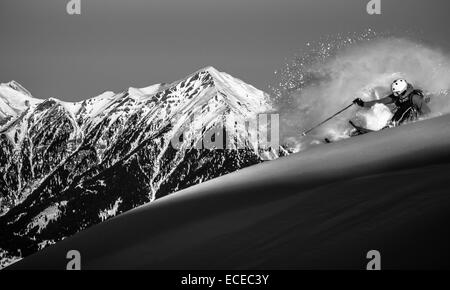 Österreich, Vorderansicht des Freeride Ski Alpin Stockfoto