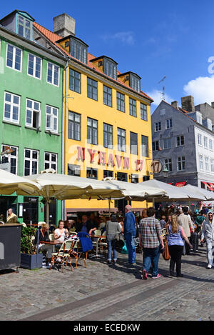 Nyhavn (wörtlich: neue Hafen), 17. Jahrhundert am Wasser, Kanal und Unterhaltung Bezirk in Kopenhagen, Dänemark Stockfoto