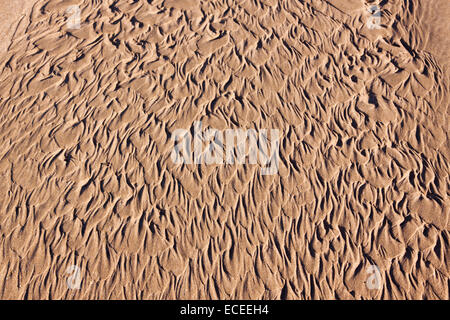 Muster, die durch die Wirkung der Gezeiten auf Sand am Strand North Devon UK Stockfoto