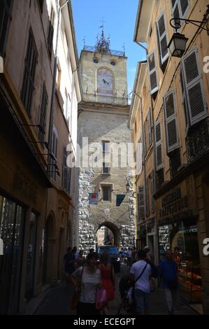 Aix von den Römern gegründet befindet sich in einer Ebene mit Blick auf den Bogen und die Stadt fällt sanft Nord nach Süd. Stockfoto