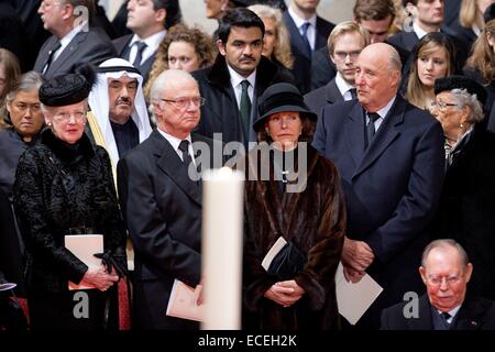 Brüssel, Belgien. 12. Dezember 2014. Königin Margrethe von Dänemark (L-R), König Carl Gustaf und Königin Silvia von Schweden, König Harald und Prinzessin Astrid von Norwegen an die Beerdigung der belgischen Königin Fabiola in der Kathedrale St. Michael und St. Gudula in Brüssel, 12. Dezember 2014 teilnehmen. Foto: Patrick van Katwijk / Frankreich, kein Draht-SERVICE/Dpa/Alamy Live News Stockfoto