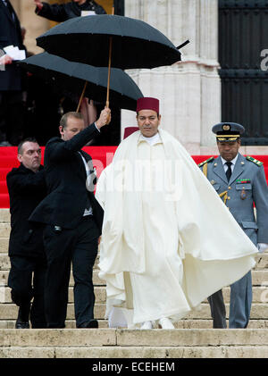 Brüssel, Belgien. 12. Dezember 2014. Prinz Moulay Rachid von Marokko besucht die Beerdigung der belgischen Königin Fabiola in der Kathedrale St. Michael und St. Gudula in Brüssel, 12. Dezember 2014. Foto: Patrick van Katwijk / Frankreich, kein Draht-SERVICE/Dpa/Alamy Live News Stockfoto