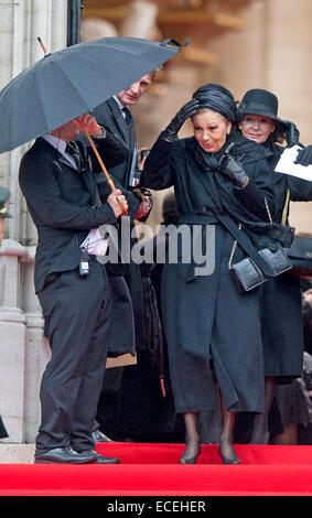 Brüssel, Belgien. 12. Dezember 2014. Ehemalige persische Kaiserin Farah Diba-Pahlavi besucht die Beerdigung der belgischen Königin Fabiola in der Kathedrale St. Michael und St. Gudula in Brüssel, 12. Dezember 2014. Foto: Patrick van Katwijk / Frankreich, kein Draht-SERVICE/Dpa/Alamy Live News Stockfoto