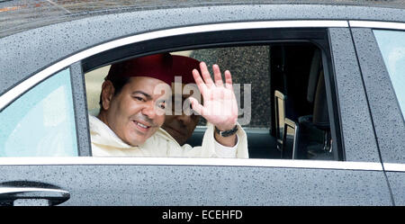 Brüssel, Belgien. 12. Dezember 2014. Prinz Moulay Rachid von Marokko verlässt nach der Teilnahme an der Beerdigung der belgischen Königin Fabiola in der Kathedrale St. Michael und St. Gudula in Brüssel, 12. Dezember 2014. Foto: Patrick van Katwijk / Frankreich, kein Draht-SERVICE/Dpa/Alamy Live News Stockfoto