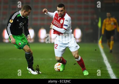 Lüttich, Belgien. 11. Dezember 2014. UEFA Europa League. Standard-Leige gegen Feyenoord Rotterdam. Tony Watt von Standard Lüttich © Aktion Plus Sport/Alamy Live-Nachrichten Stockfoto