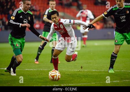 Lüttich, Belgien. 11. Dezember 2014. UEFA Europa League. Standard-Leige gegen Feyenoord Rotterdam. Sven Van Beek von Feyenoord und Yuji Ono von Standard Lüttich © Aktion Plus Sport/Alamy Live-Nachrichten Stockfoto