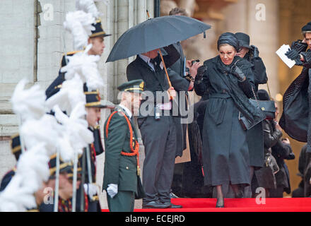 Brüssel, Belgien. 12. Dezember 2014. Ehemalige persische Kaiserin Farah Diba-Pahlavi besucht die Beerdigung der belgischen Königin Fabiola in der Kathedrale St. Michael und St. Gudula in Brüssel, 12. Dezember 2014. Foto: Patrick van Katwijk / Frankreich, kein Draht-SERVICE/Dpa/Alamy Live News Stockfoto