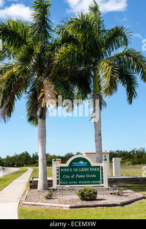 Ortseingangsschild Ponce De Leon Park in der Stadt Punta Gorda in Florida Stockfoto