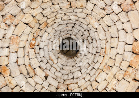 Innenansicht der einzige originale Dach ein Trullo in Alberobello in Apulien, Italien. Stockfoto