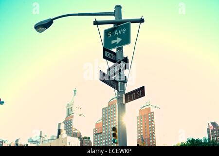 Union Square: 17. Street East mit Broadway Stockfoto