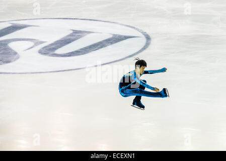 Barcelona, Spanien. 12. Dezember 2014. SOTA YAMAMOTO (JPN) führt bei den Männer Junioren - Kür beim ISU Finale Grand Prix of Figure Skating in Barcelona Credit: Matthias Oesterle/ZUMA Wire/ZUMAPRESS.com/Alamy Live News Stockfoto