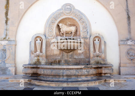 Brunnen von Bull in Nardo in Salento, Apulien, Italien. Stockfoto