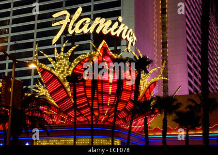 Flamingo Hotel & Casino Neon Leuchtreklame nachts am Las Vegas Strip, Clark County, Nevada im Juli Stockfoto