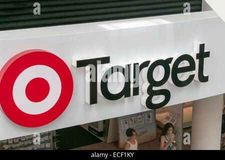 Ziel-Kaufhaus, im Besitz von Wesfarmers in Warringah Mall, Sydney, Australien Stockfoto