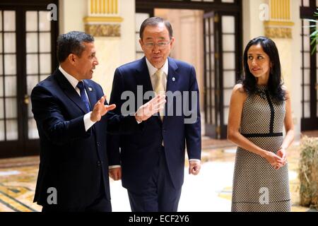 Lima, Peru. 12. Dezember 2014. Präsident von Peru, Ollanta Humala (L), trifft Generalsekretär der Vereinten Nationen (UN), Ban Ki-Moon (C), in Lima, Peru, am 12. Dezember 2014. © Presidential Press/ANDINA/Xinhua/Alamy Live-Nachrichten Stockfoto