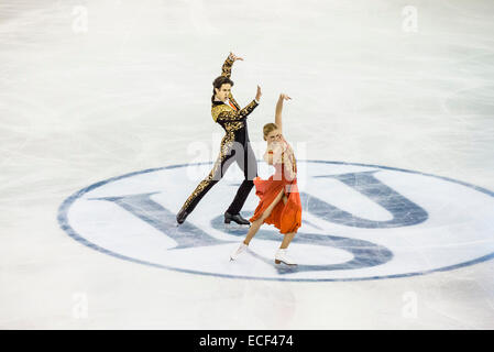 Kaitlyn Weaver / Andrew Poje (CAN) führen in der Tanz-SENIOR - Kurzprogramm bei der ISU Grand Prix of Figure Skating Finale in Barcelona Stockfoto