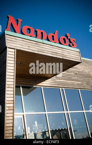 Nandos Nando Hähnchen-Restaurant-Restaurants-Kette angekettet portugiesische Huhn Stockfoto