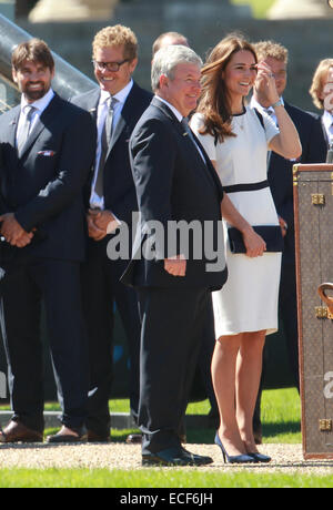 Catherine, Herzogin von Cambridge besucht den Start von der British America Cup Boot Greenwich mit: Catherine Middleton, Kate Middleton, Herzogin von Cambridge, Sir Keith Mills wo: London, Vereinigtes Königreich bei: 10. Juni 2014 Stockfoto