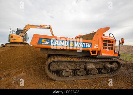 Reparatur von Schäden an den Küsten Küstenschutzes in Blakeney, Norfolk im Dezember 2013 Sturm Überspannungsschutz. Stockfoto