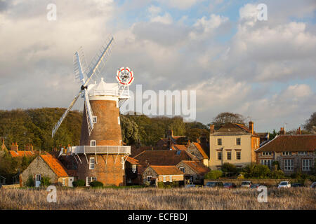 Eine Windmühle in Cley, Norfolk, Großbritannien. Stockfoto