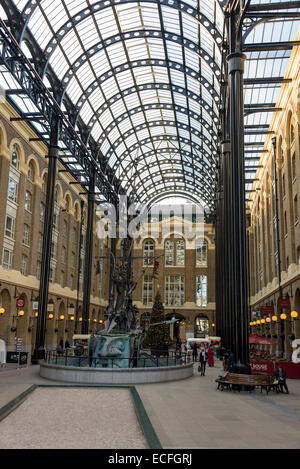 Hay es Galleria Arcade auf der Southbank in der Nähe von Tower Bridge auf Fluß Themse London England Vereinigtes Königreich UK Stockfoto