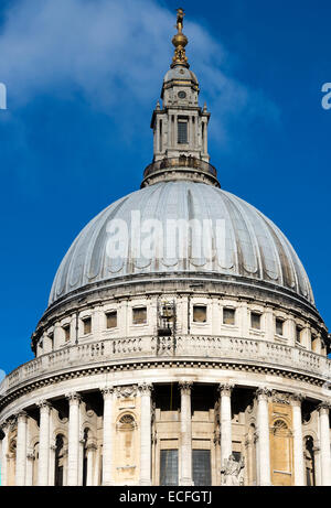 Die berühmte Kuppel der St. Pauls Kathedrale Ludgate Hill City von London England Vereinigtes Königreich UK Stockfoto