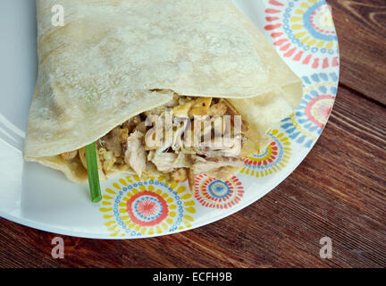 Huhn Tantuni - türkische Wrap Rollen Brot mit Huhn Stockfoto