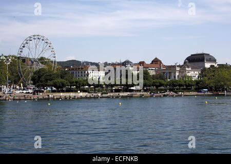 Malerische Stadtblick mit Riesenrad, Zürich, Schweiz Stockfoto