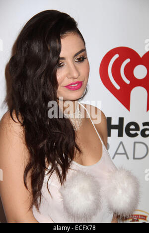 New York, New York, USA. 12. Dezember 2014. Sängerin CHARLI XCX besucht die Z100 Jingle Ball 2014 Ankünfte im Madison Square Garden statt. Nancy Kaszerman/ZUMAPRESS.com/Alamy © Live-Nachrichten Stockfoto