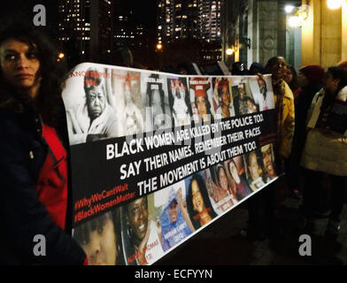 New York, USA. 13. Dezember 2014. Menschen besuchen eine Demonstration gegen Rassismus und Polizei Gewalt in Manhattan, New York, USA, den Vereinigten Staaten, 13. Dezember 2014 Protest. © Gu Xingnan/Xinhua/Alamy Live-Nachrichten Stockfoto