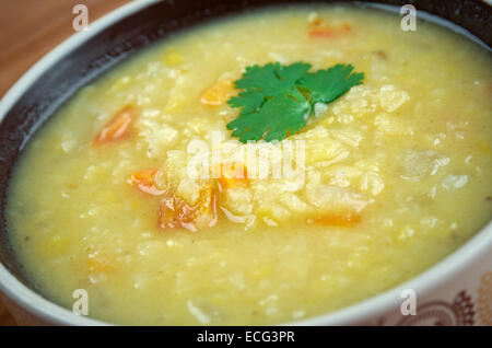 Bugdayli Mercimek Corbasi - türkische Farro Linsensuppe Stockfoto