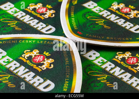 Prag, Czech Republik-Dezember 3, 2014:Beermats von Bernard Bier. Bernard Brauerei ist eine tschechische Familie Brauerei, gegründet im Jahre 1597. Stockfoto