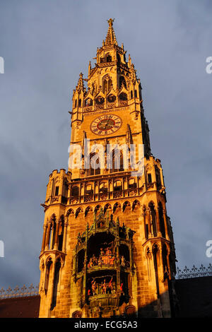 Turm des neuen Rathauses in München, Marienplatz, Bayern, Deutschland Stockfoto