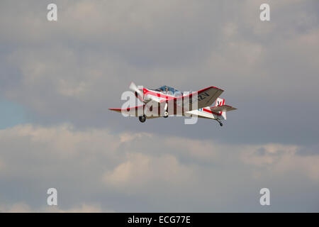 Jodel D120A Paris-Nizza G-BHZV im Flug über Sturgate Flugplatz Stockfoto